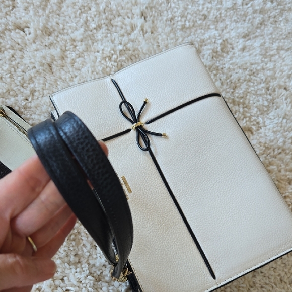 Kate Spade Black and White Bow Shoulder Bag - Picture 4 of 10